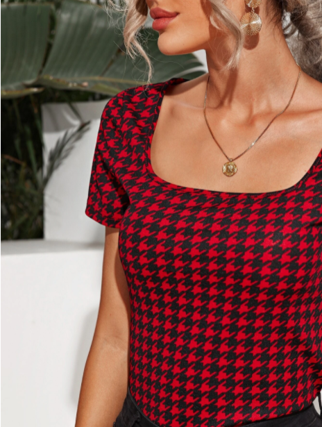 Blusa de pata de gallo de cuello cuadrado