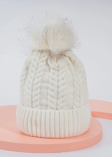 Gorro con diseño de pompón tejido