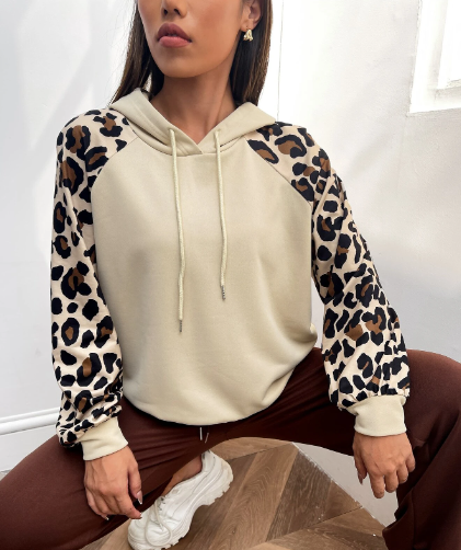 Sueter de leopardo de manga raglan con cordon