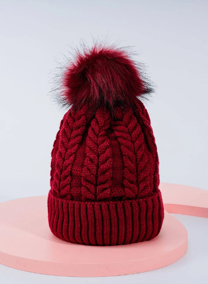 Gorro con diseño de pompón