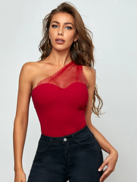 Blusa de malla de lunares con flocado con un hombro Roja