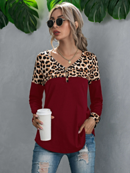 Blusa Camiseta de leopardo en contraste con botón delantero