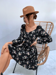 Vestido línea A con estampado floral de manga farol