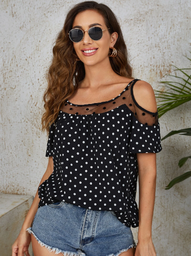 blusa de lunares de yugo de malla de hombros descubiertos