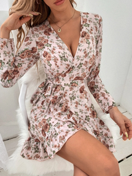 Vestido bajo cruzado con estampado floral con cinturón ribete con fruncido